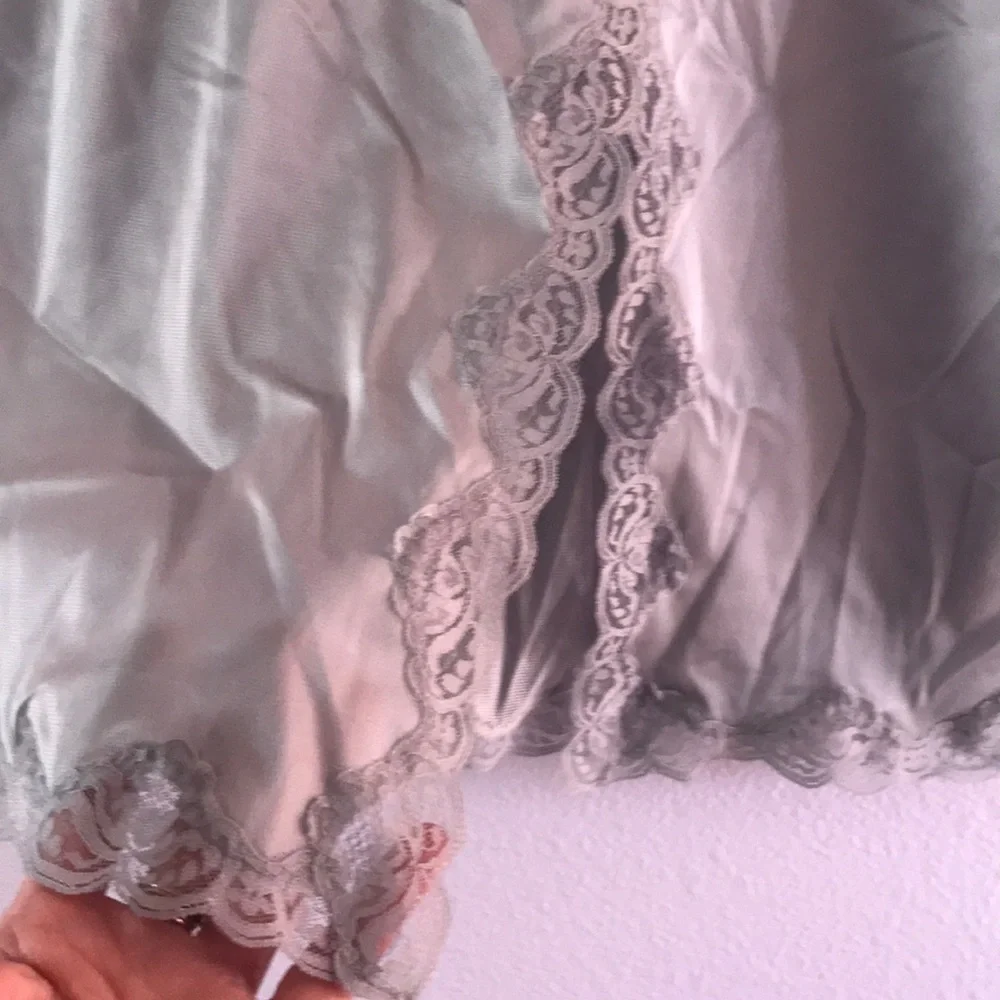 Vintage silver slip with lace - Picture 2 of 6